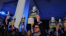 Image booed to Javier Milei's Secretary of Culture at the Book Fair, and posters by Osvaldo Bayer were shown