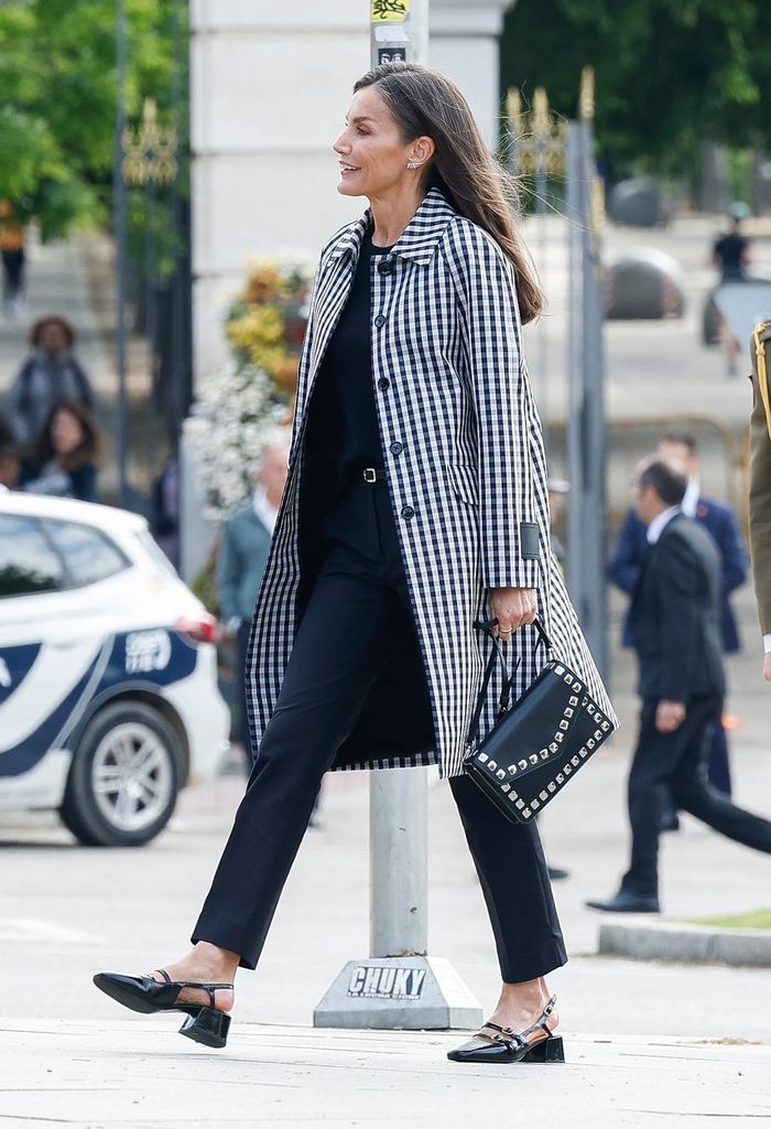 Queen Letizia in the Moyano Cuesta de Madrid