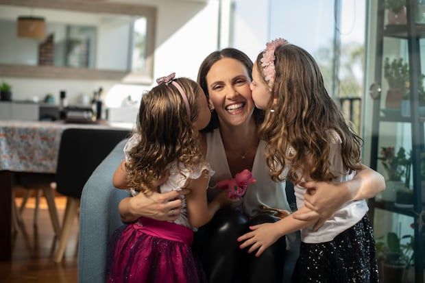 Emilia Drago with her daughters Luna and Lara Lombardi, 7 and 5 years respectively. The last was born in Pandemia.