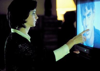 Ana Torrent, in 'Thesis', by Alejandro Amenábar.