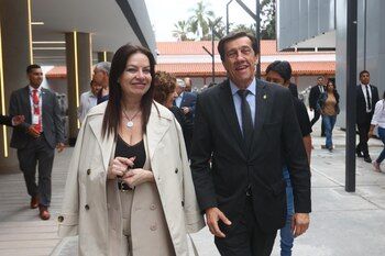 Governor Carlos Sadir with