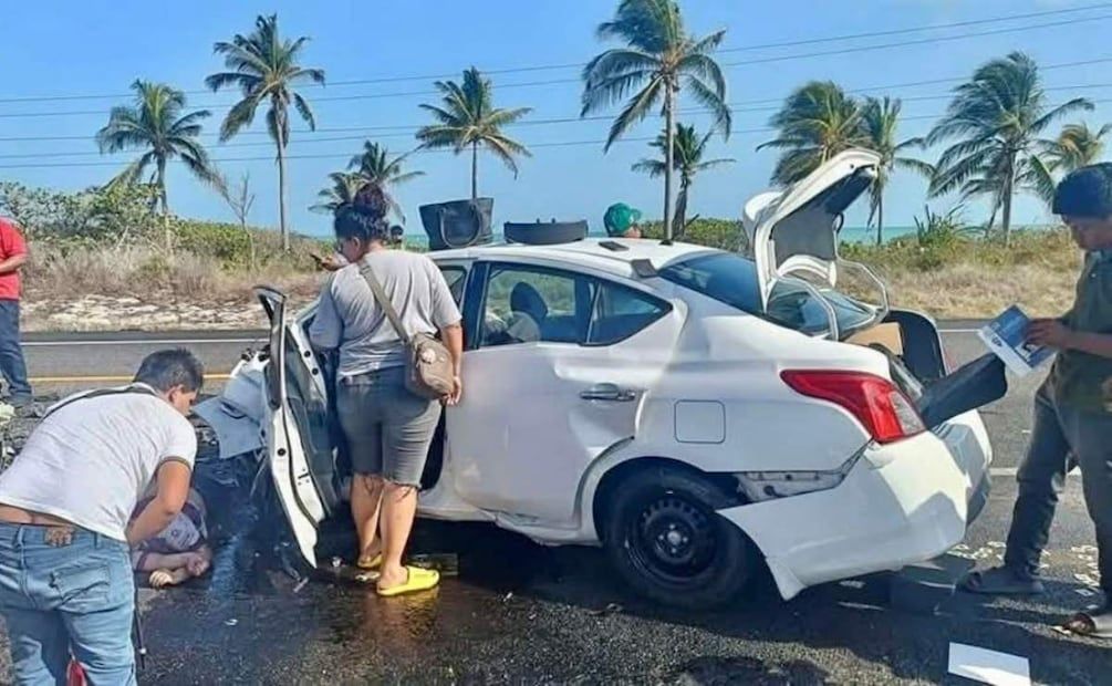 In the accident a Nissan Versa car and a vehicle from the DIF of Ciudad del Carmen (05/09/2025) were involved. Photo: Special