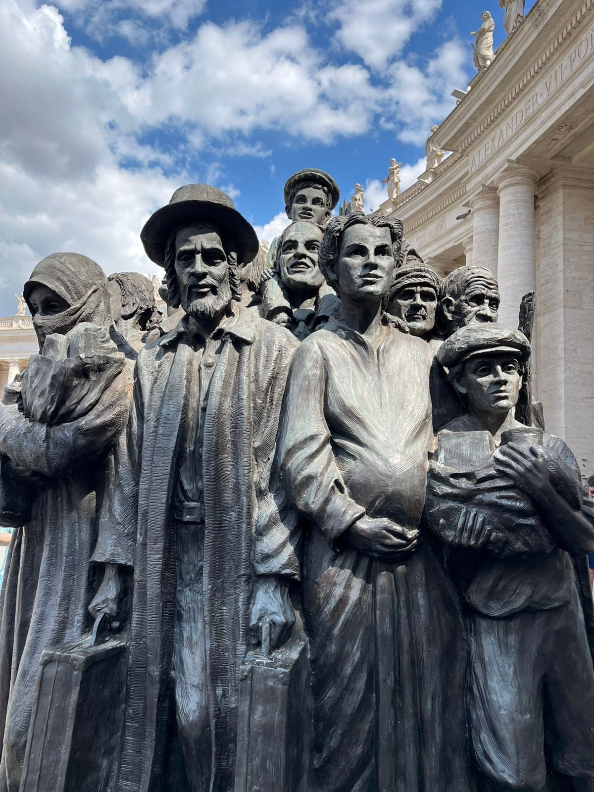 The sculpture is dedicated to migrants in the world.