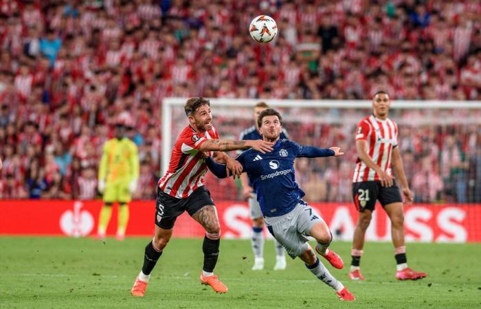 Athletic Club collapses against United
