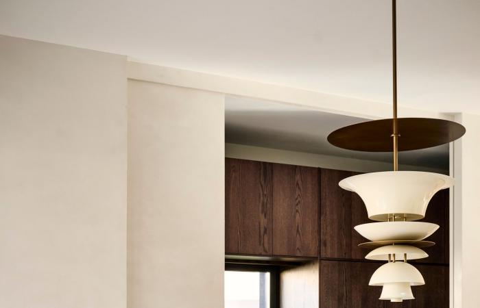 A villa in the Guadarrama basin becomes a warm shelter where art and nature dialogue in perfect harmony