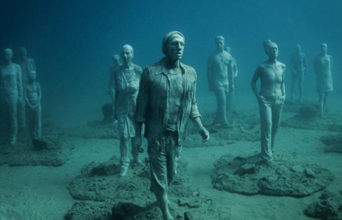 more than 300 sculptures and you can dive into it