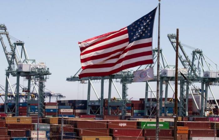 The US eliminated the exemption of tariffs for low -cost products imported from China and Hong Kong