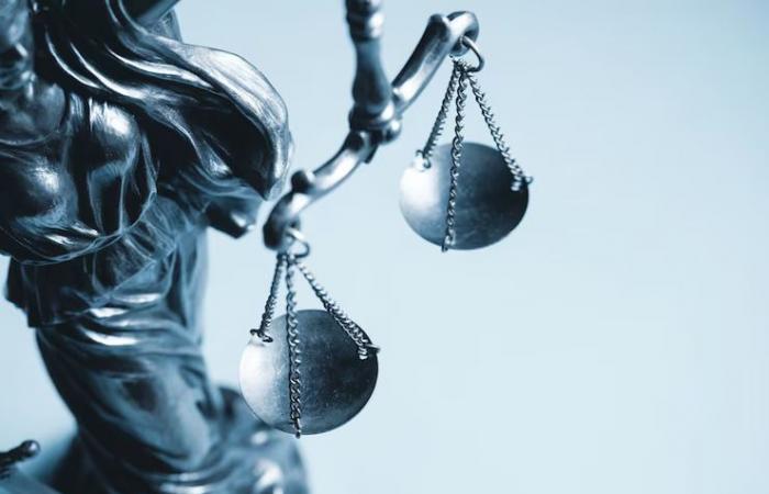 For a complaint of the CPCE, Justice ordered a probation to a accused for illegal exercise of the profession