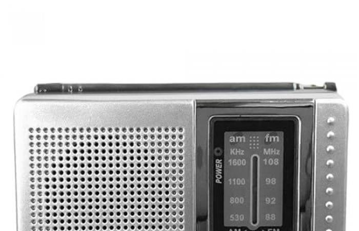 The portable radio that everyone is buying after the blackout: it only costs 7 euros and can get you out of trouble