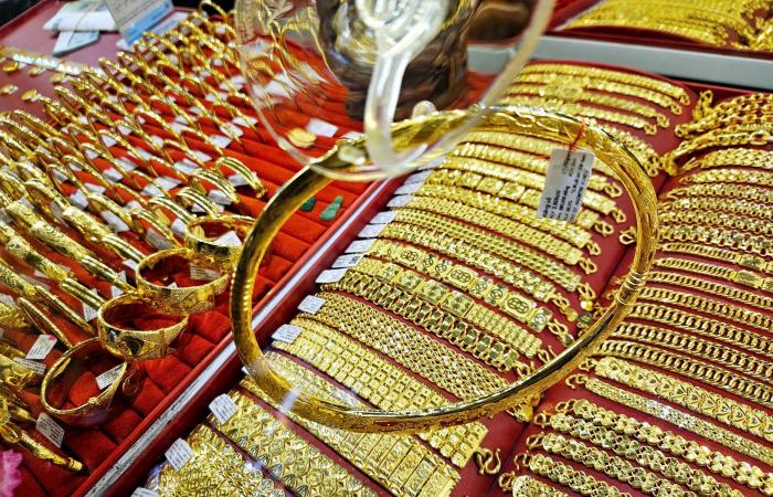 The prices of SJC’s gold bars and rings are unexpectedly against the world trend of gold price.