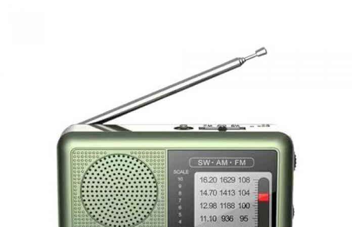 The portable radio that everyone is buying after the blackout: it only costs 7 euros and can get you out of trouble