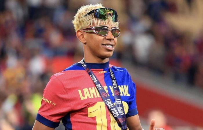 Is Lamine Yamal the favorite to win the Golden Ball 2025?