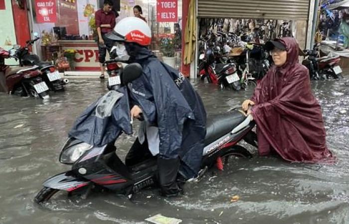 Ho Chi Minh City is about to welcome a lot of heavy rains, what should people circulate in the rain?