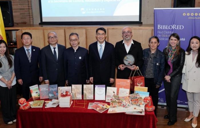 China Embassy Dona Biblored Books Within the framework of Filbo 2025