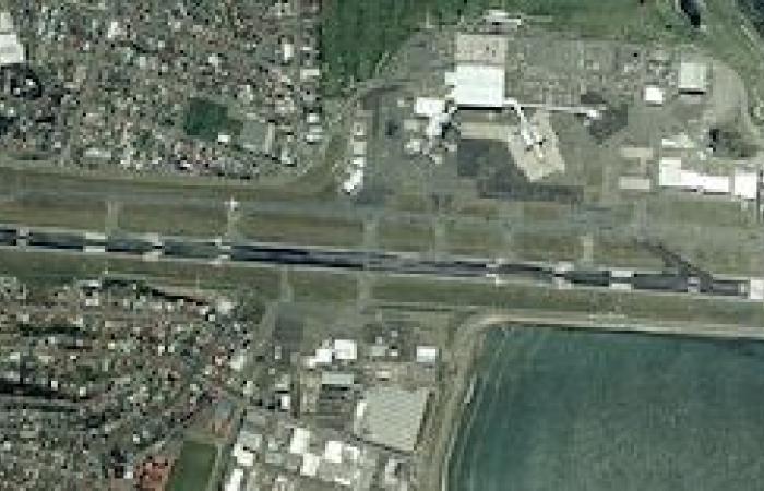 Wellington withdrew from his airports the sculptures of giant eagles that honored “the lord of the rings”