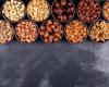 Pecan walnuts, the dry fruit that helps reduce cholesterol and improves cardiovular health