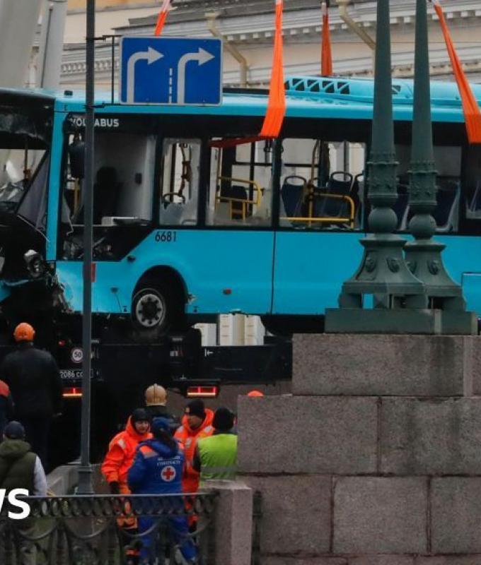 Seven dead in St Petersburg bus crash, officials say
