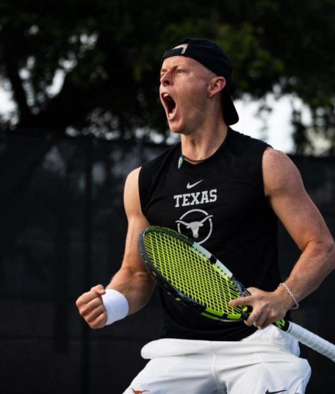 Texas men’s tennis sweeps into NCAA Tournament quarterfinals with win over Texas A&M
