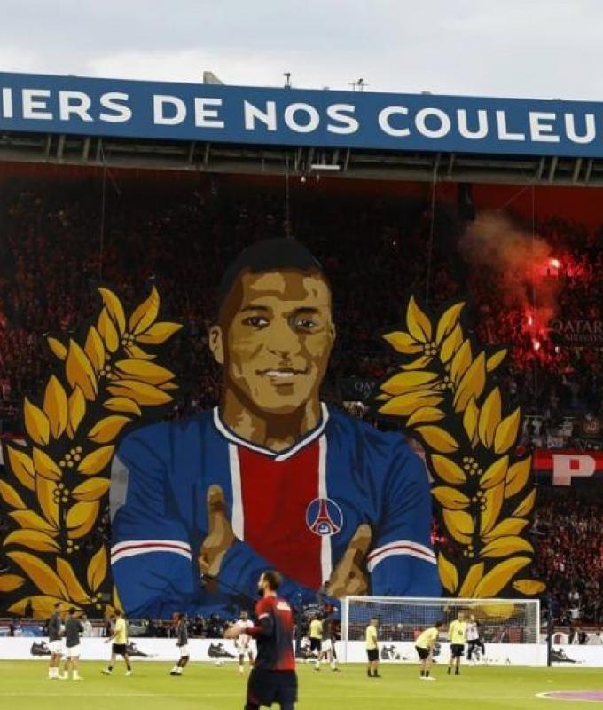 Controversial farewell to Mbappé at PSG: the disapproval that Messi also suffered, the tribute from the ultras and his gesture in the goal