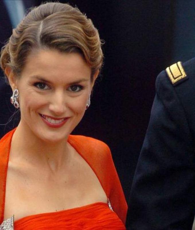 The iconic and unbeatable dress with which Queen Letizia said it all at Federico and Mary’s wedding 20 years ago