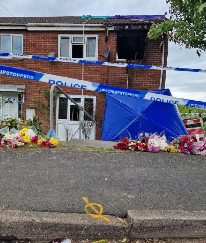 Sea of ​​tributes left at Wolverhampton house after deadly fire prompts murder probe