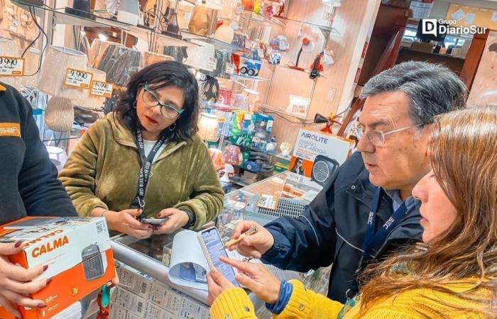 They supervise the sale of stoves and heaters in Los Ríos