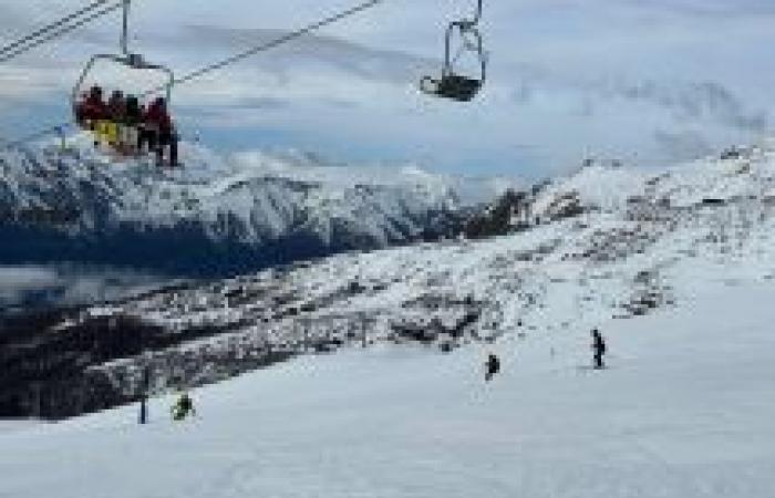 Do you know the hill where you can ski for half of what it costs in Bariloche? Schedule everything about Perito Moreno