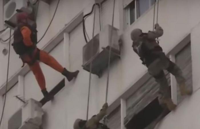 They reduced the brothers who barricaded themselves on the 20th floor of a building