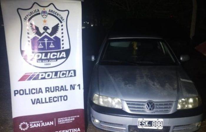 A car that had been stolen in La Rioja was intercepted in San Juan