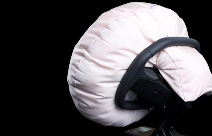 The ZF brand gives a twist to the traditional airbag for the steering wheels of the future