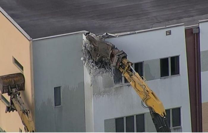 Demolition of Marjory Stoneman Douglas High School Building – Telemundo Miami (51)