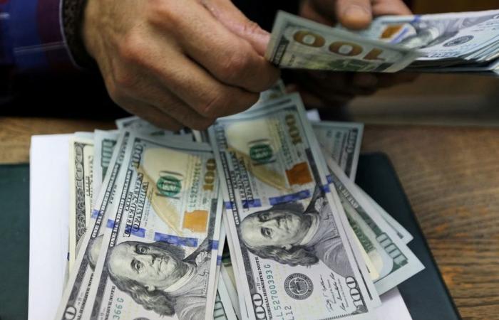 The dollar today in Chile seeks to close the week higher
