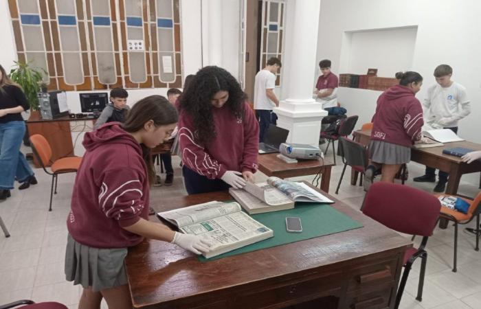 The General Archive hosted the scientific writing workshop for high school youth