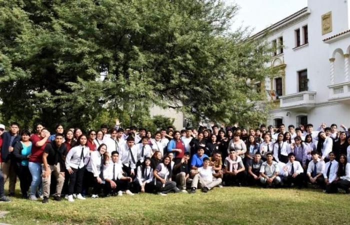 Governor Zamora received students from Aguirre, Avellaneda and Miter at the Government House – El Tribuno Web