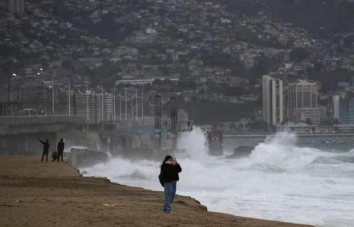 A cold front that alarmed Chile is heading to Argentina after leaving thousands of victims