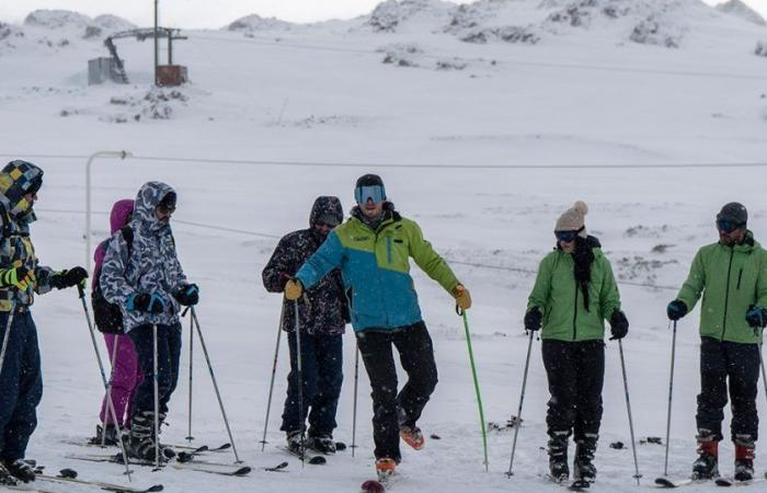 Do you know the hill where you can ski for half of what it costs in Bariloche? Schedule everything about Perito Moreno