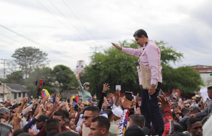 (+Video) Indigenous peoples of Amazonas receive President Maduro