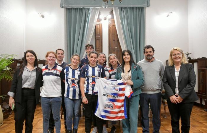Aluani received the women’s soccer team of the Club Atlético y Social de San Benito – SENADO ENTRE RÍOS