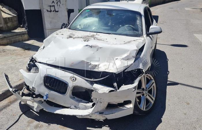 Spectacular accident of a BMW against a wall in Benítez