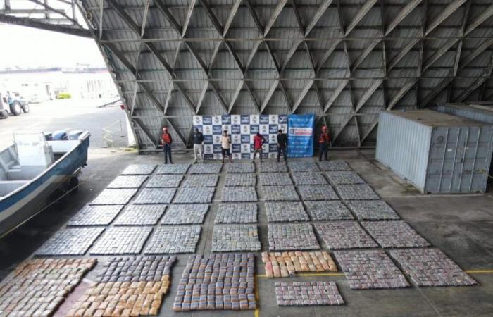 The Colombian Navy seized a million-dollar shipment of marijuana in Pacific waters, among those captured were 4 Nicaraguans
