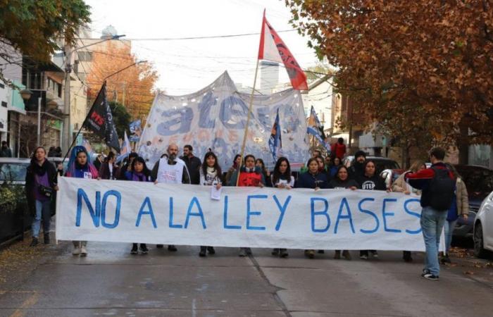 The provincial government could discount the strike day due to the Bases Law