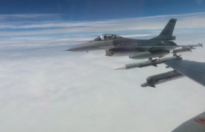 China intensifies its harassment against Taiwan: twelve fighter jets and eight regime ships surrounded the island in the last 24 hours