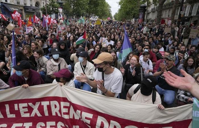 After the political earthquake, tens of thousands of people demonstrated against the extreme right in France
