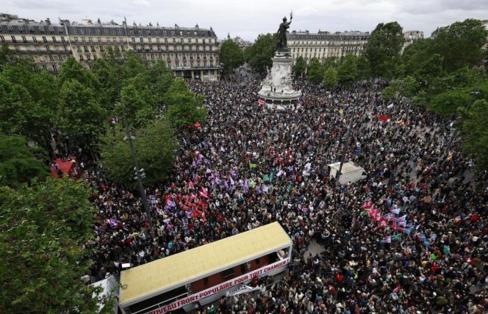 Thousands of people protest in France against the extreme right