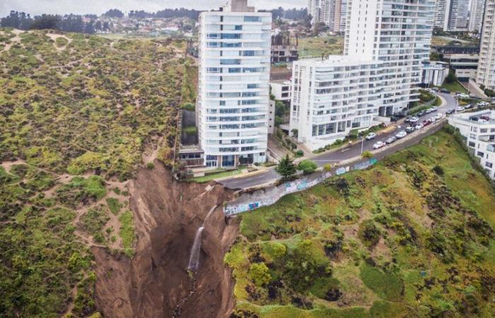 Sinkholes in the dunes affected illegal buildings