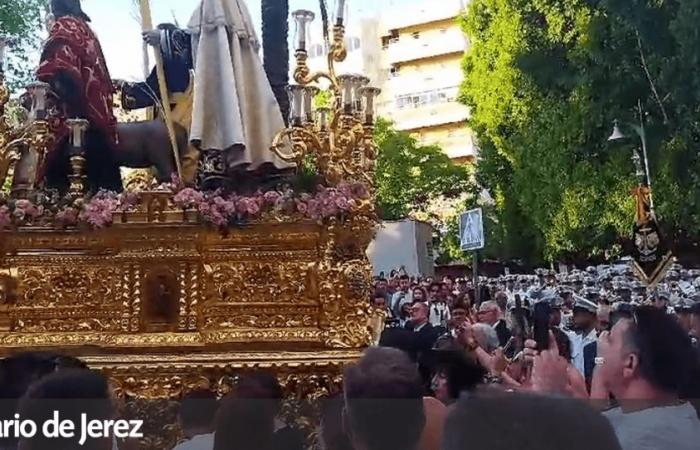 Christ the King returned to the San José School in a massive procession