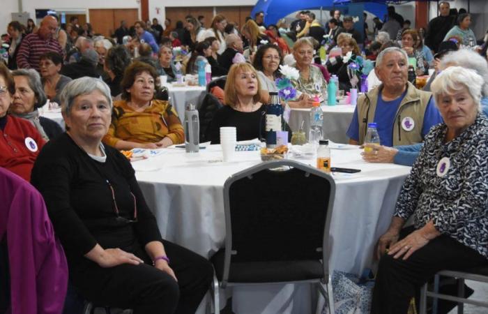 More than 900 older adults gathered at the Duam Space