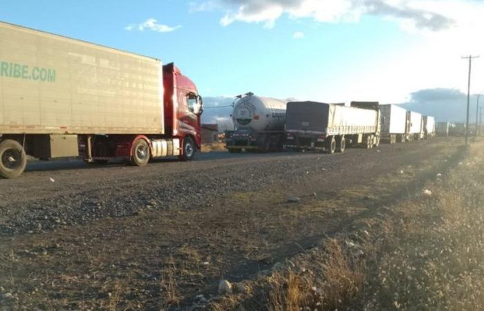 Good news for the 200 trucks stranded in Las Lajas: the border has opened and they are beginning to cross from Neuquén to Chile