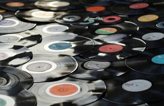 They point to vinyl record smuggling as an underground industry