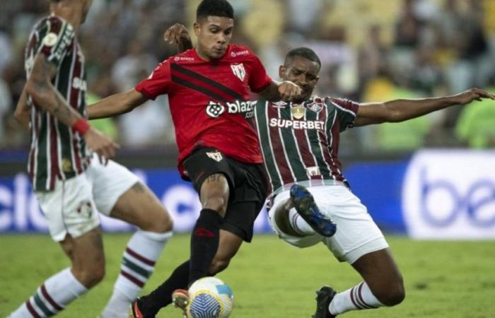 Fluminense loses at the Maracaná and falls to the relegation zone